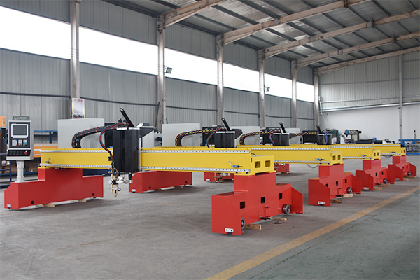 龍門式數(shù)控切割機 龍門式數(shù)控切割機