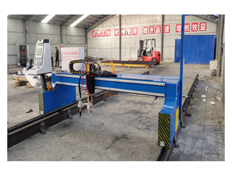 龍門式數(shù)控火焰切割機 龍門式數(shù)控火焰切割機