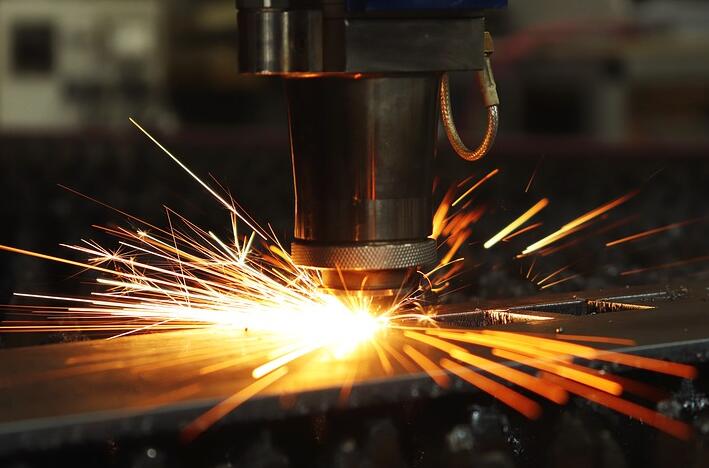 金屬激光切割機選擇河北信爾提供上門教學