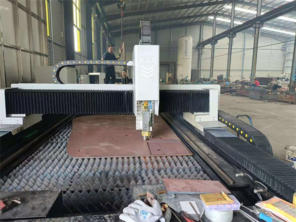 信爾數(shù)控激光切割機(jī)2