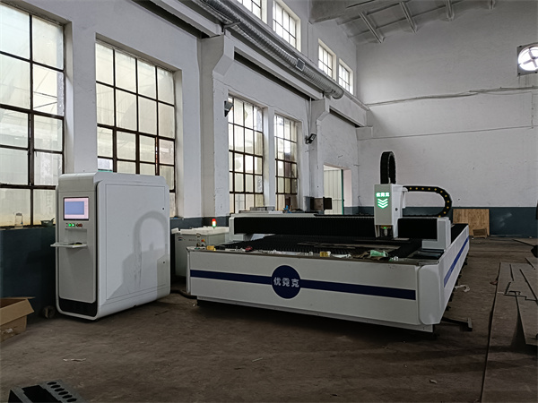 高功率數(shù)控激光切割機(jī)05